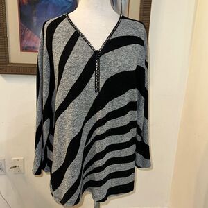 TOP - Bali Corp. Grey/Black Striped Tunic w/Rhinestone Zipper Pull Size XL